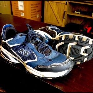 Sketchers tennis shoes